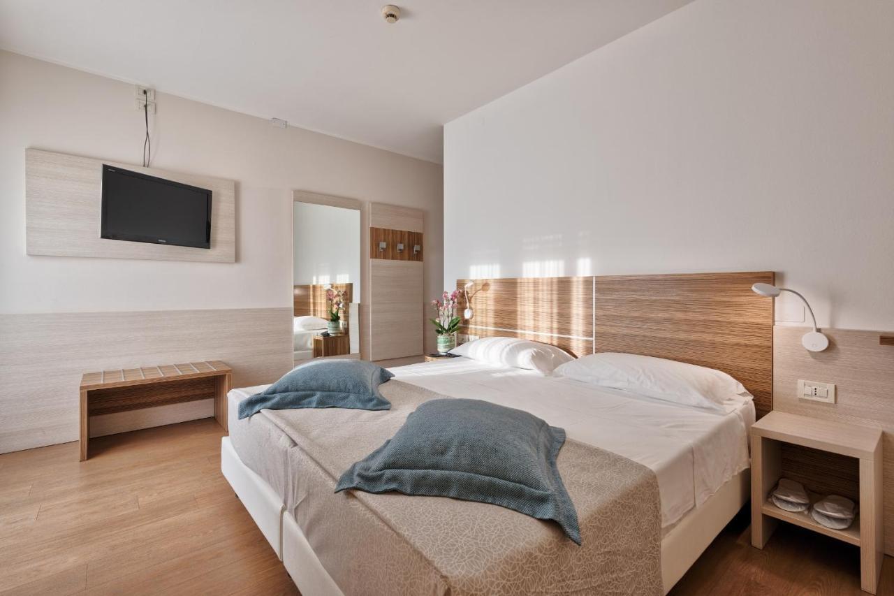 Hotel Croce Di Malta Линяно Сабиадоро Екстериор снимка