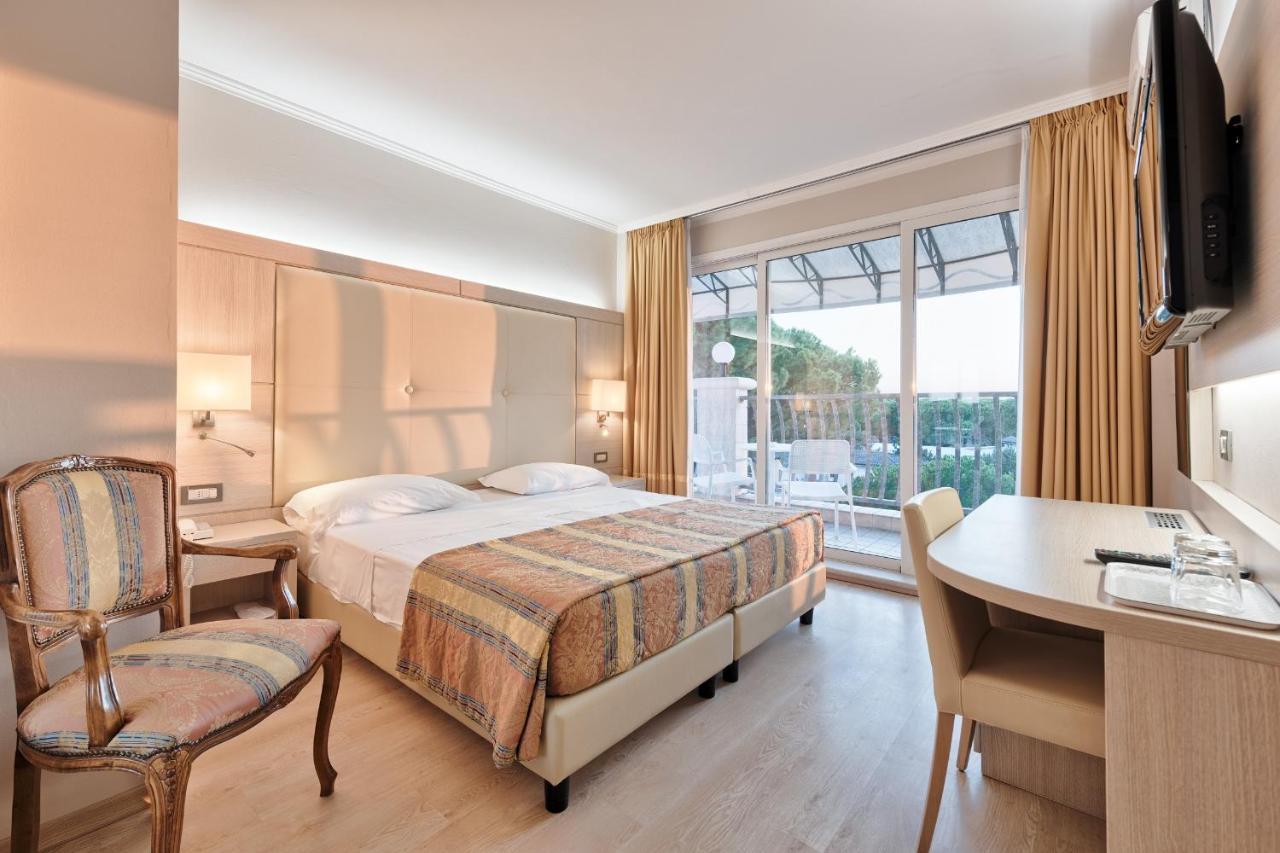 Hotel Croce Di Malta Линяно Сабиадоро Екстериор снимка