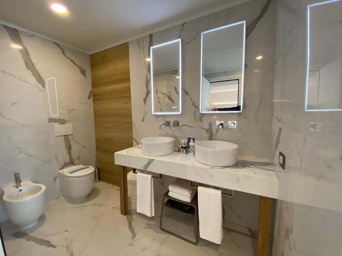 Hotel Croce Di Malta Линяно Сабиадоро Екстериор снимка