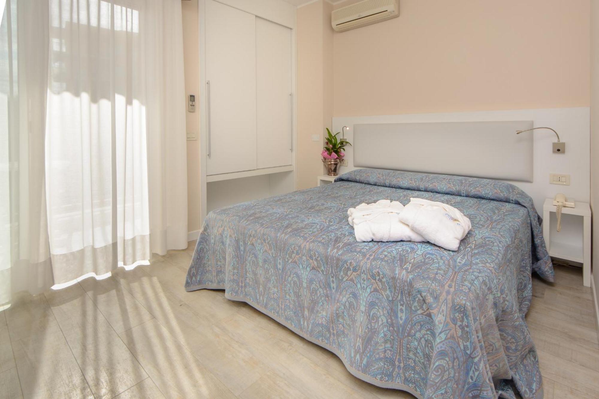 Hotel Croce Di Malta Линяно Сабиадоро Стая снимка
