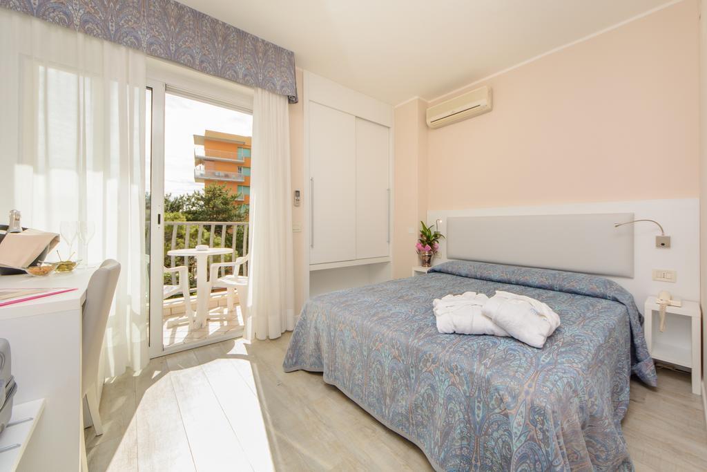 Hotel Croce Di Malta Линяно Сабиадоро Екстериор снимка