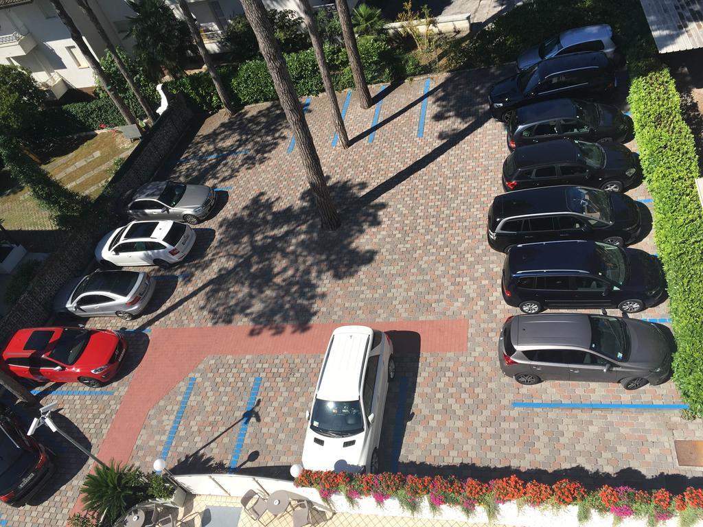 Hotel Croce Di Malta Линяно Сабиадоро Екстериор снимка