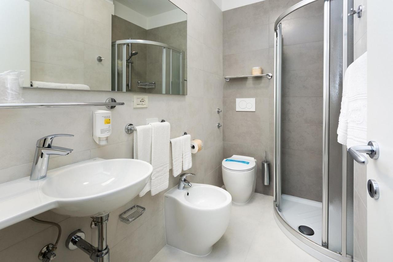 Hotel Croce Di Malta Линяно Сабиадоро Екстериор снимка