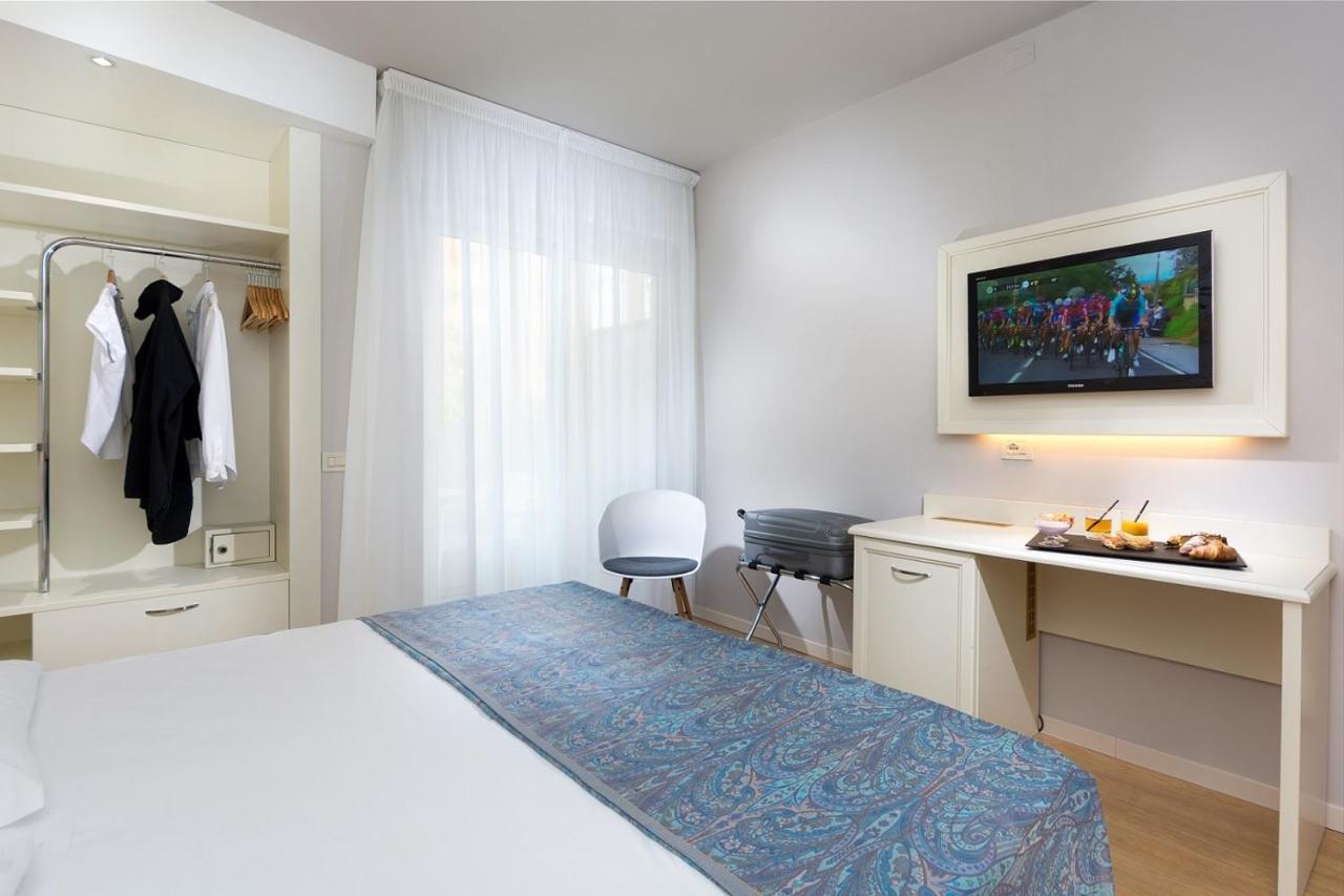 Hotel Croce Di Malta Линяно Сабиадоро Екстериор снимка